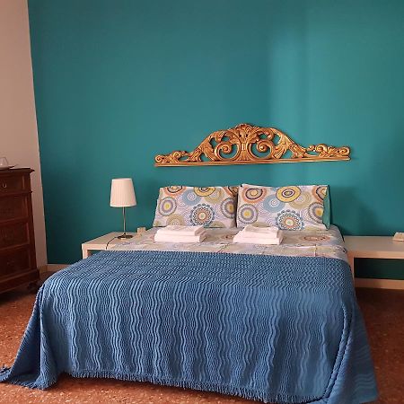L.T. Schneider B&B Bologna Eksteriør billede