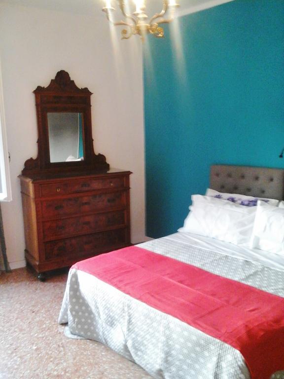 L.T. Schneider B&B Bologna Værelse billede